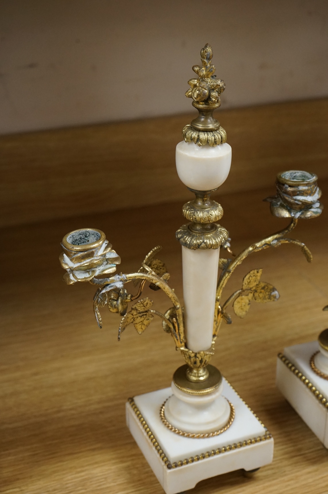 A 19th French white marble and gilt metal clock garniture, c.1900, striking on a bell, with pendulum, 45cm high